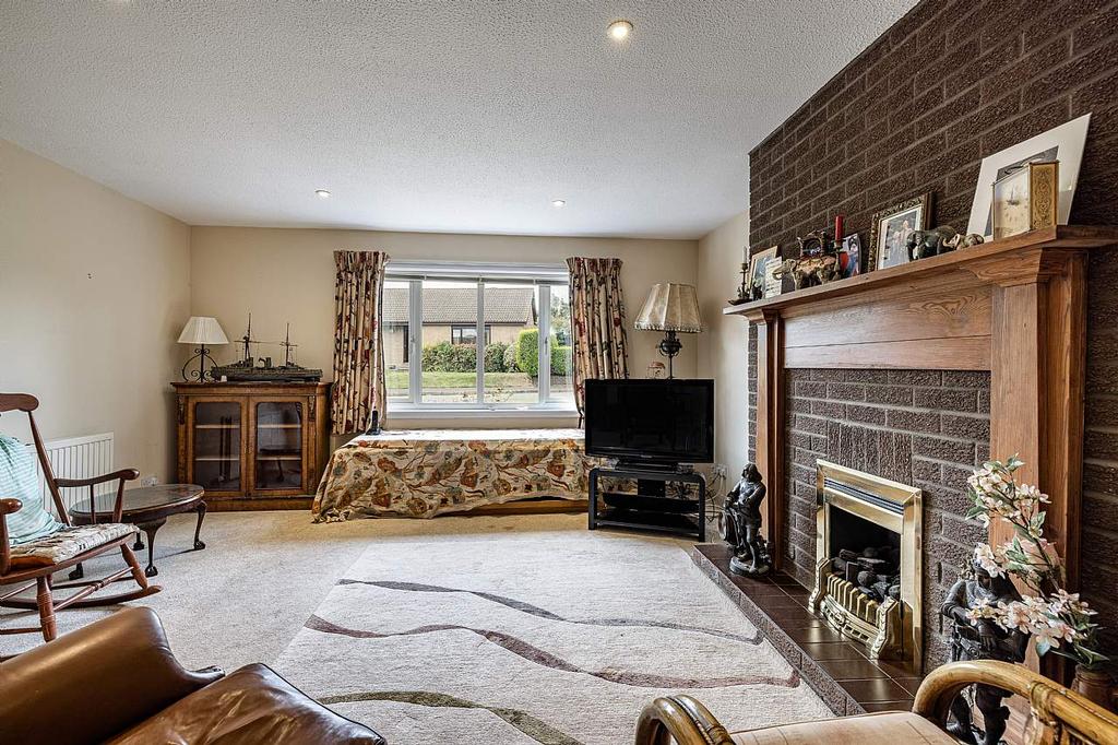 73 Brownsmuir Park, Lauder TD2 6QD 3 bed detached bungalow £300,000
