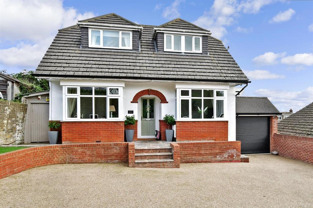 Everest Lane, Rochester, Kent 4 bed detached house for sale £600,000