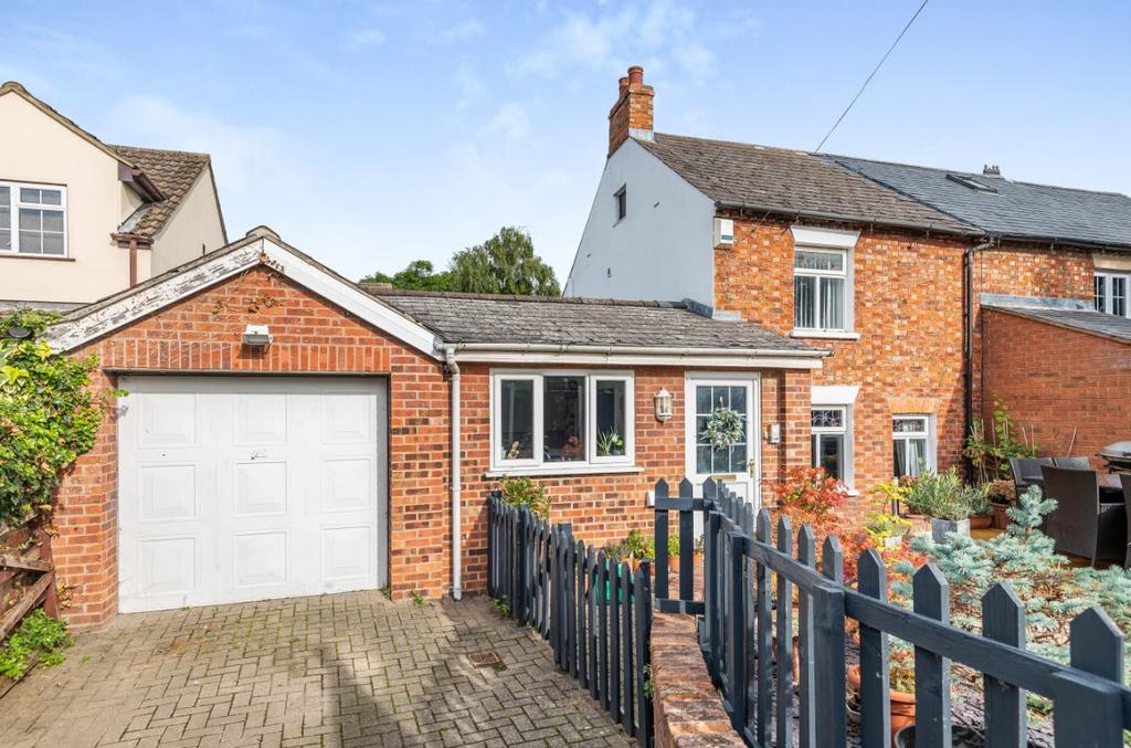 St. Johns Walk, Kempston, Bedford 2 bed semidetached house for sale £300,000