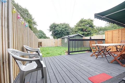 4 bedroom end of terrace house to rent, Princes Avenue, Enfield, EN3