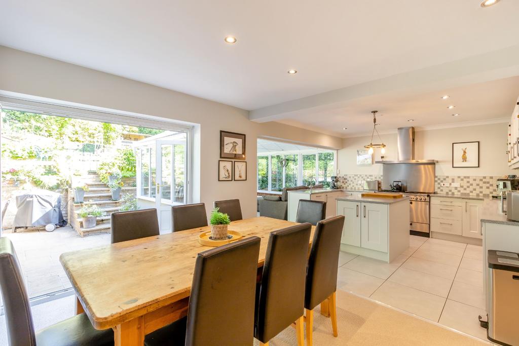 Homefield Road, Chorleywood, WD3 5 bed detached house £1,750,000