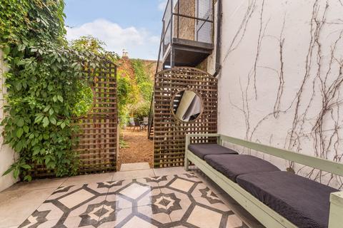 9a Thorncombe Road, London, SE22 8PX