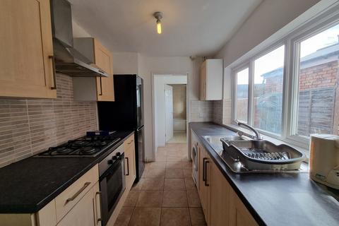 4 bedroom terraced house to rent - Available SEPT 2023 - 4 Rooms - Blakefield Road