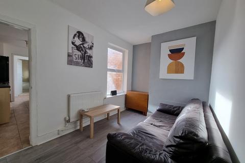 4 bedroom terraced house to rent - Available SEPT 2023 - 4 Rooms - Blakefield Road