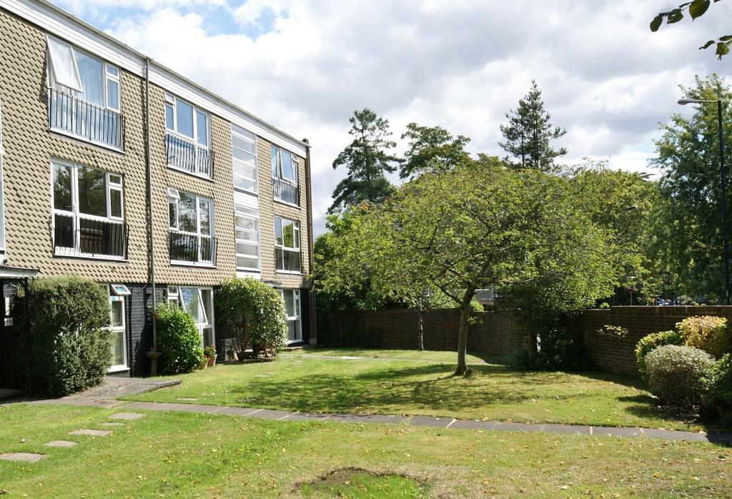 Crossways Court, Osborne Road, Windsor, Berkshire, SL4 2 bed apartment