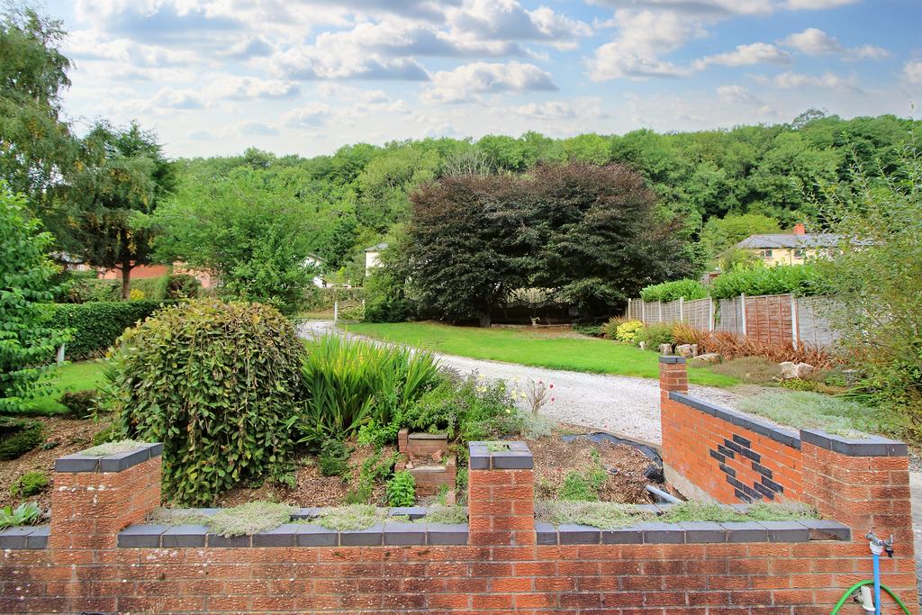 99, Ludlow Road, Church Stretton SY6 2 bed detached bungalow for sale