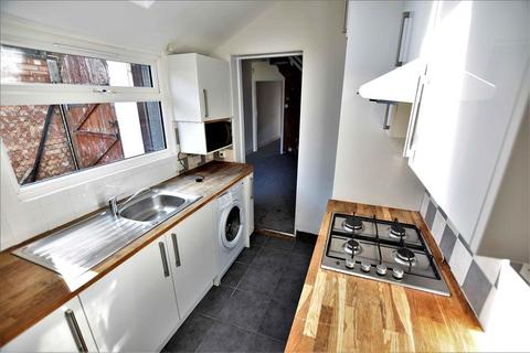 34 Hounslow Road, Hanworth, Feltham, TW13 6QH