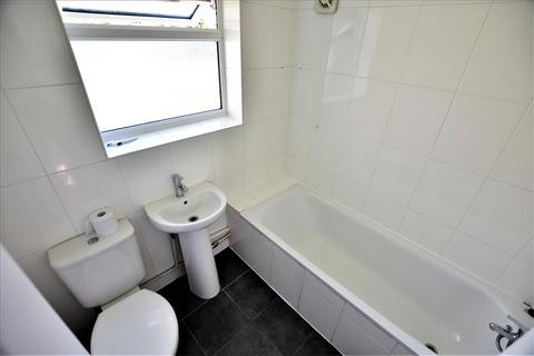 34 Hounslow Road, Hanworth, Feltham, TW13 6QH