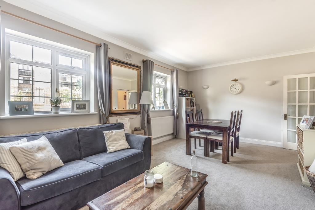 Augustus Road Southfields SW19 1 bed flat £1,600 pcm (£369 pw)