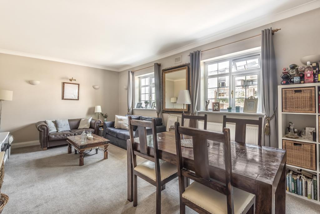 Augustus Road Southfields SW19 1 bed flat £1,600 pcm (£369 pw)