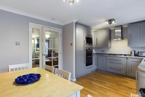 3 bedroom house for sale - Masefield Way, Staines-upon-Thames, Surrey, TW19