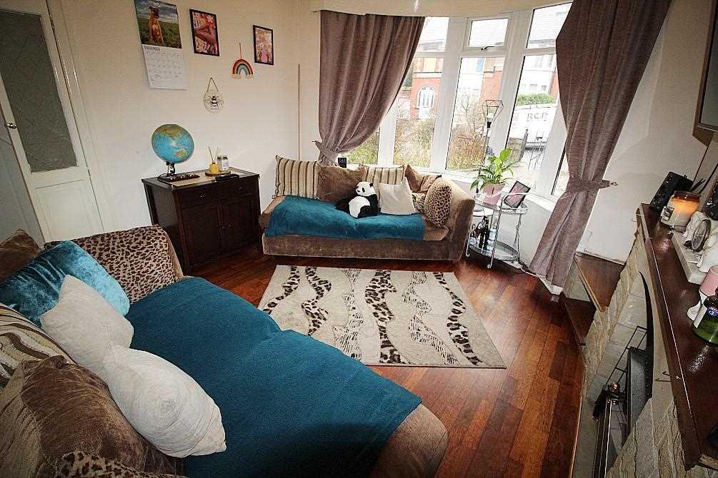 Rothwell Drive, Savile Park, Halifax 4 bed semidetached house £235,000