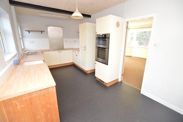 Breakfast/kitchen