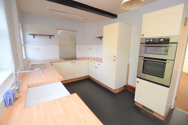 Breakfast/kitchen