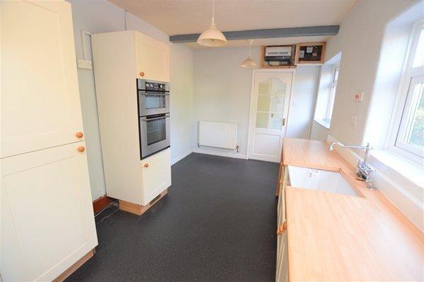 Breakfast/kitchen
