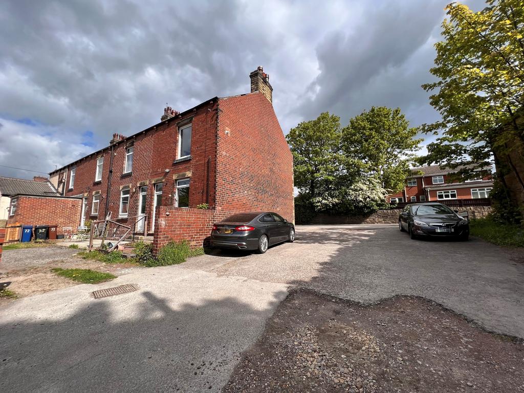 High Street, Royston, Barnsley, 3 bed end of terrace house £76,500