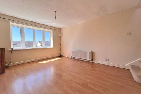 17 Austwick Close, Mapplewell, Barnsley, S75 5QF