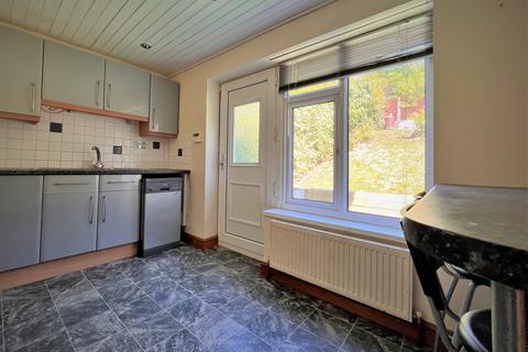 17 Austwick Close, Mapplewell, Barnsley, S75 5QF