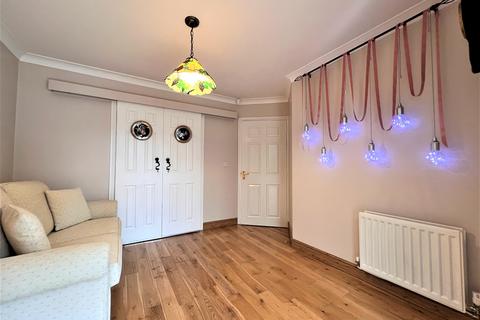 63 Brettas Park, Monk Bretton, Barnsley, S71 1XU