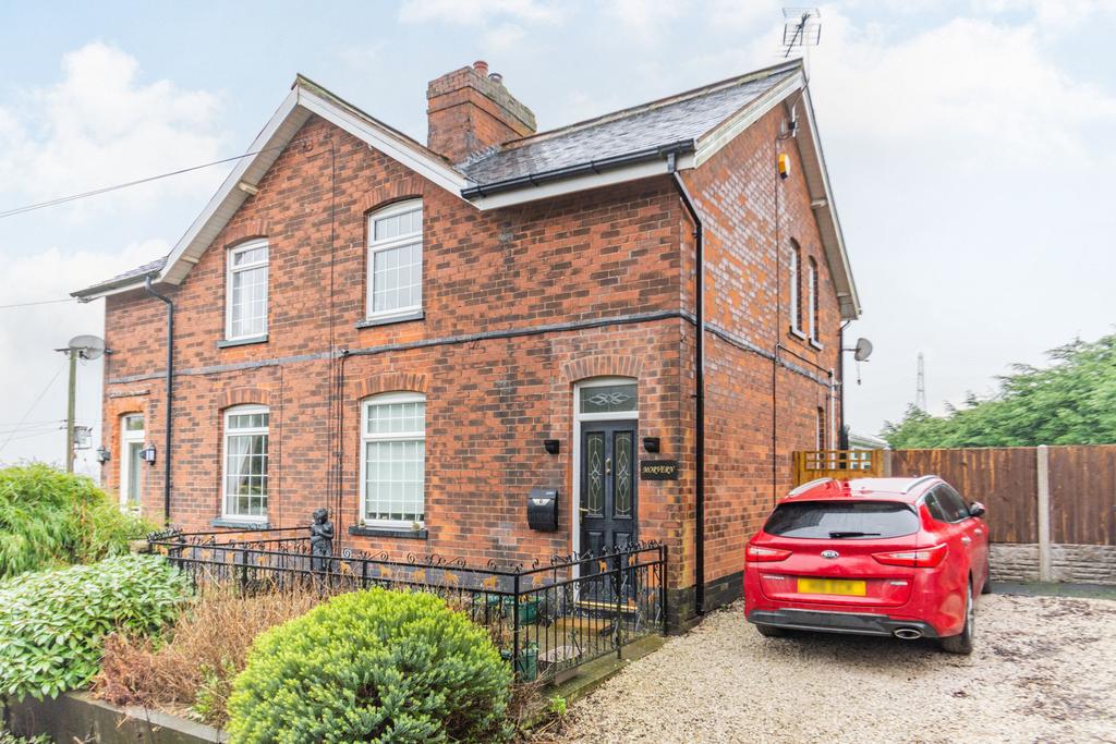 Calow Green, Calow, Chesterfield 2 bed semidetached house £285,000