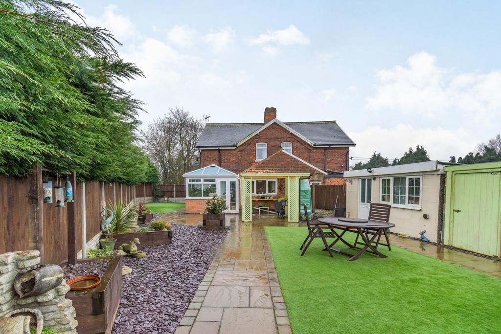 Calow Green, Calow, Chesterfield 2 bed semidetached house £285,000