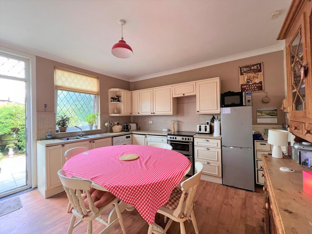 Shaw Lane,Barnsley,S70 6EJ 3 bed end of terrace house £130,000