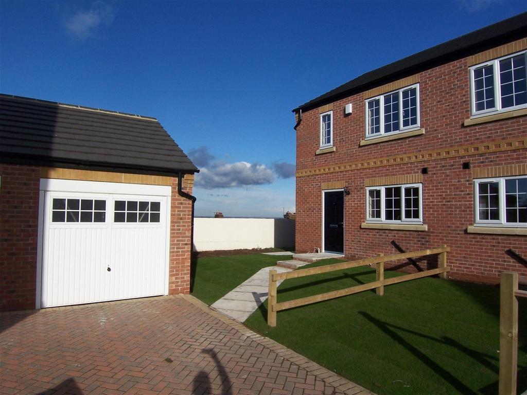Highstone View,Barnsley,S70 4FD 3 bed semidetached house £750 pcm (£