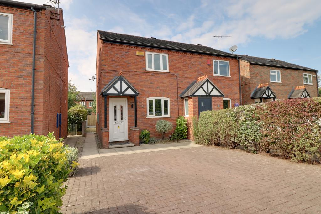 St Matthews Close, Haslington, CW1 2 bed semidetached house £725 pcm