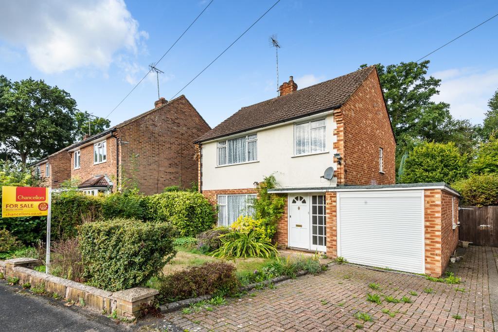 Fleet, Hampshire, GU51 3 bed detached house for sale £500,000