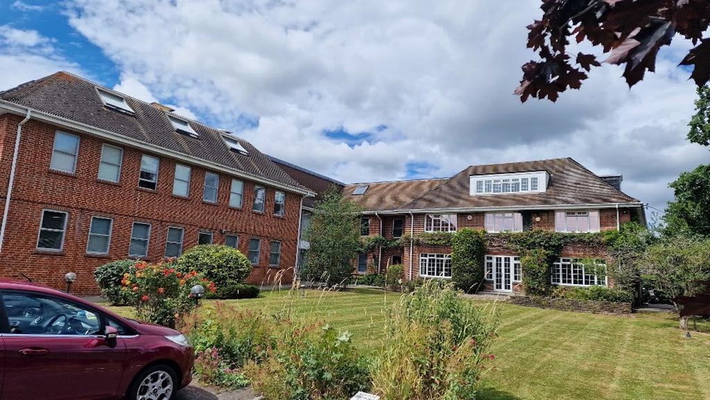 Second Floor Office Suites, 2123 East Street, Fareham, PO16 0BZ Office