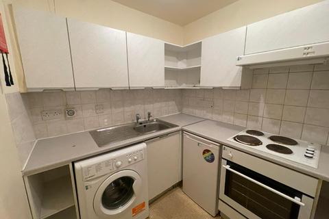 3 bedroom flat to rent, Lauriston Street, Tollcross, Edinburgh, EH3