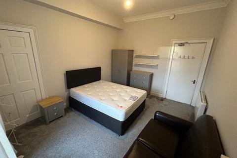 3 bedroom flat to rent, Lauriston Street, Tollcross, Edinburgh, EH3