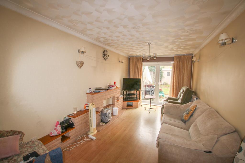 Northolt Gardens, Lordshill, Southampton 3 bed terraced house £260,000