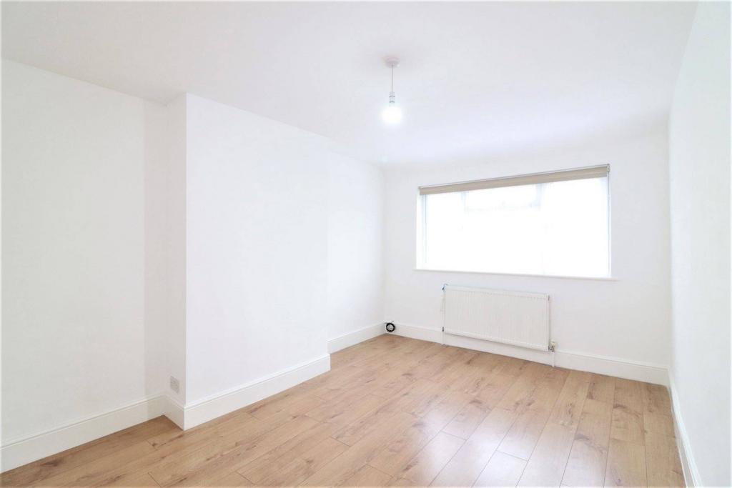Meadowview Road, Catford 2 bed flat to rent £1,650 pcm (£381 pw)