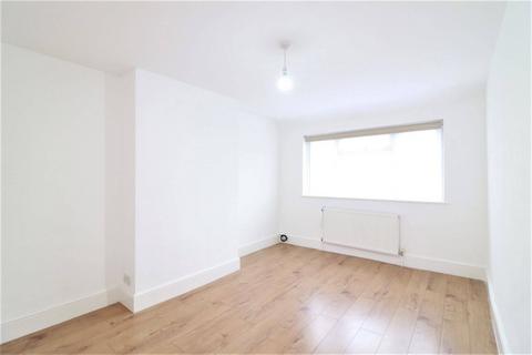 2 bedroom flat to rent, Meadowview Road, Catford