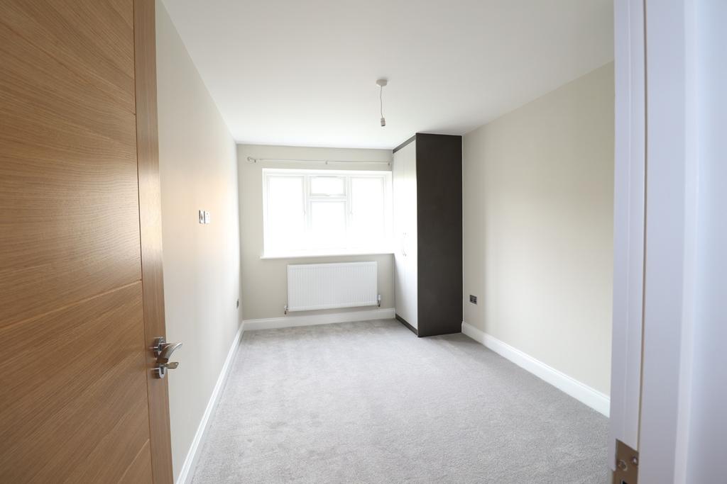 Southbourne Gardens, Ruislip HA4 2 bed apartment £1,700 pcm (£392 pw)