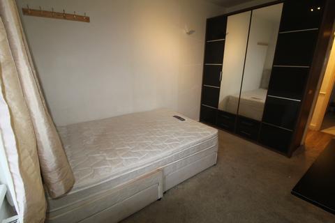 3 bedroom flat to rent, Northolt, UB5