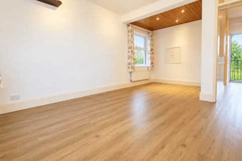 3 bedroom flat to rent, Northolt, UB5 5PX