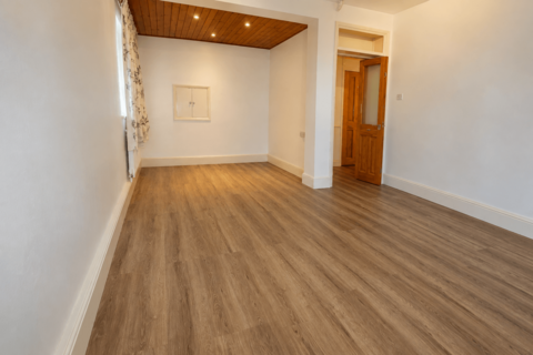 3 bedroom flat to rent, Northolt, UB5 5PX
