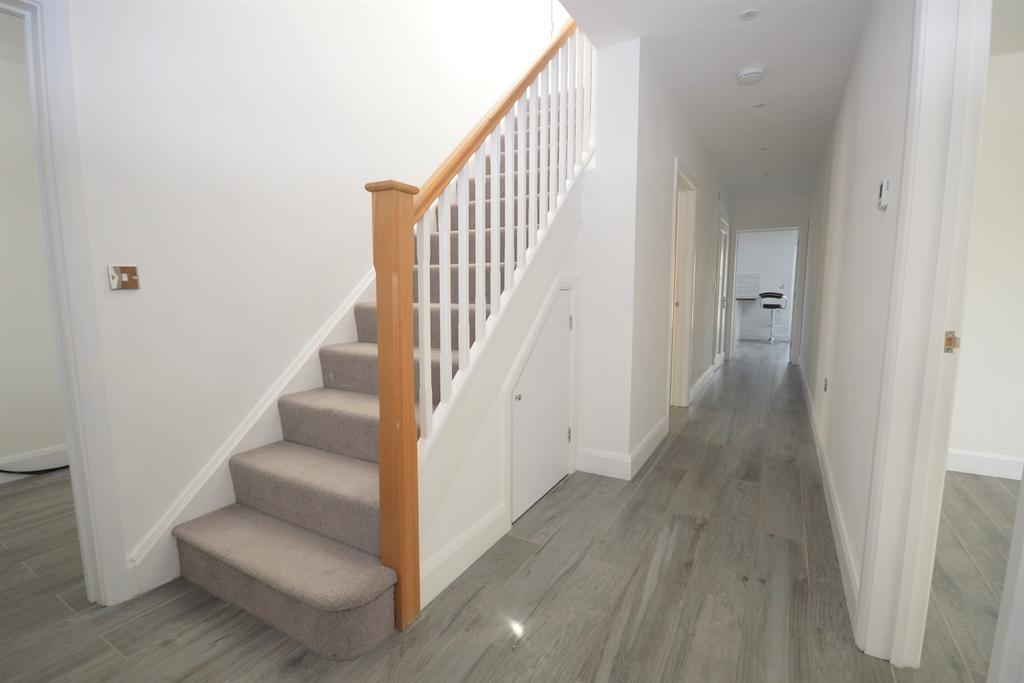 Clare Road, Braintree, CM7 4 bed semidetached house £1,600 pcm (£369 pw)