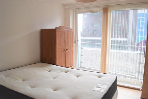 1 bedroom flat to rent, Hamlyn, Feltham, Middlesex, TW13