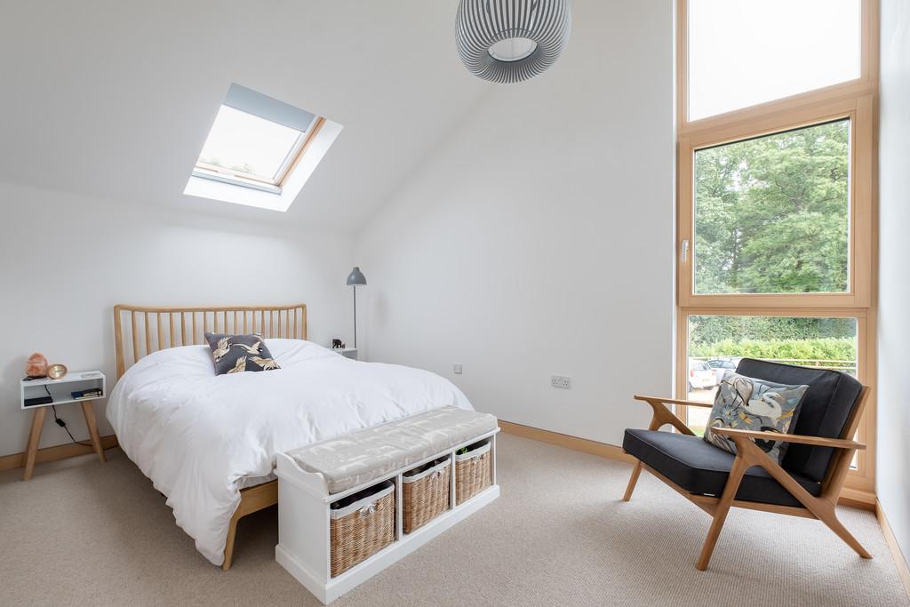 Double bedroom with en suite shower room