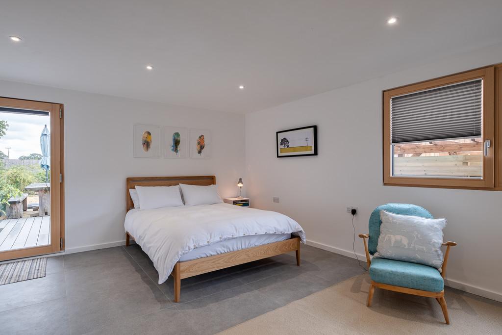 Ground floor en-suite double bedroom