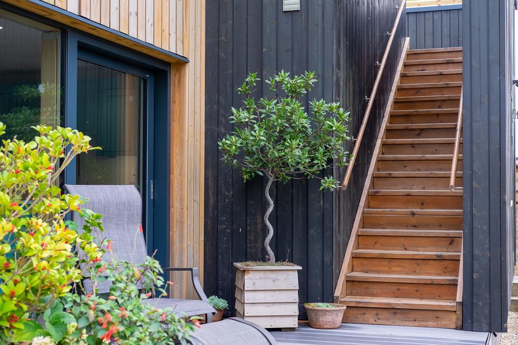 Outdoor access to roof terrace