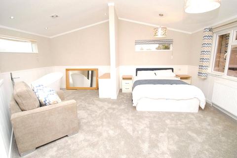 1 bedroom bungalow for sale, The Retreat, St. Marys Lane, North Ockendon, Upminster, RM14