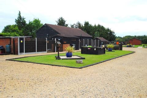 1 bedroom bungalow for sale, The Retreat, St. Marys Lane, North Ockendon, Upminster, RM14