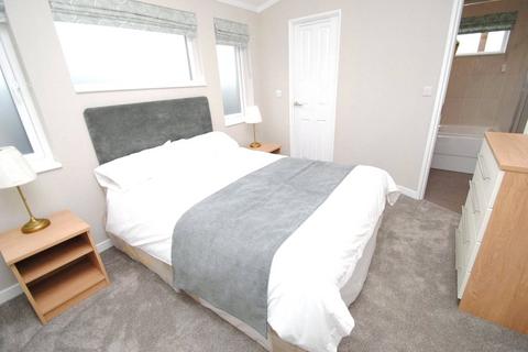 1 bedroom bungalow for sale, The Retreat, St. Marys Lane, North Ockendon, Upminster, RM14