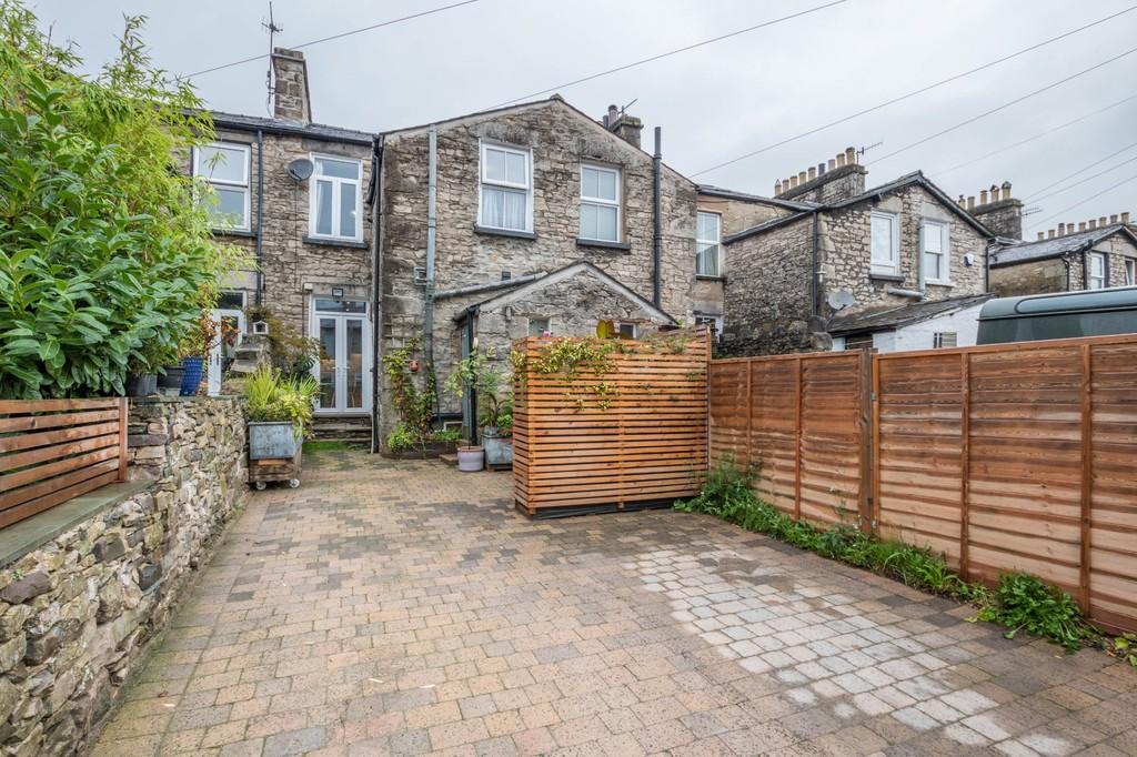 69 Aynam Road, Kendal 3 bed terraced house £925 pcm (£213 pw)