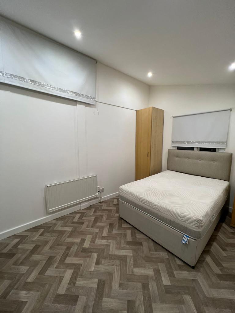 Great South West Road, HOUNSLOW... Studio £750 pcm (£173 pw)