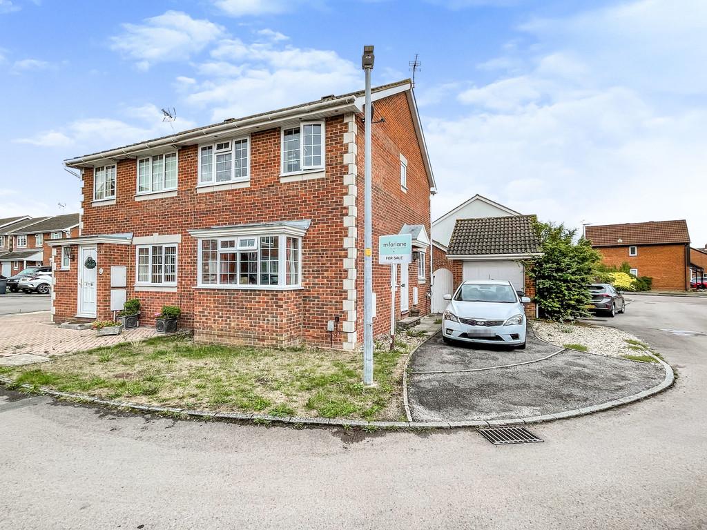 Baron Close, Stratone Village, Swindon 3 bed semidetached house for